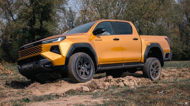 Автоновини: новий Toyota Hilux отримав гібрид 48V і сучасний салон