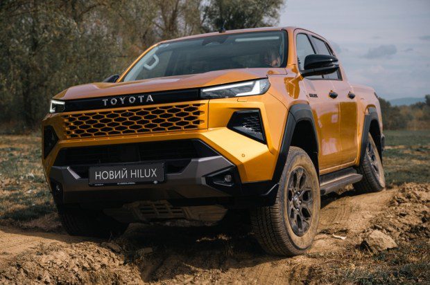Автоновини: новий Toyota Hilux отримав гібрид 48V і сучасний салон