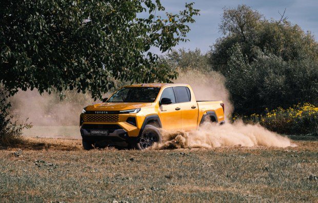 Автоновини: новий Toyota Hilux отримав гібрид 48V і сучасний салон