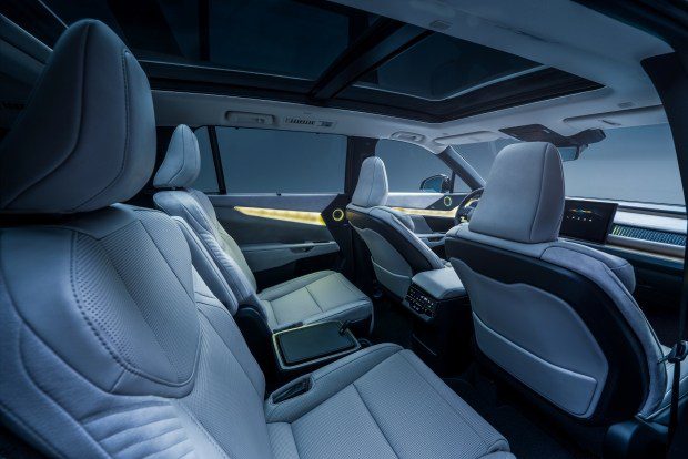 Автоновини: Lexus назвав ціни на свій перший трирядний електрокросовер