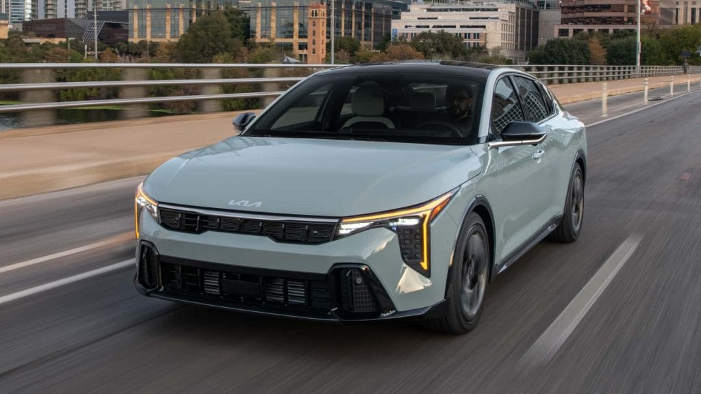 Kia K4 2025: розкриваємо таємниці нового корейського седана (фото)