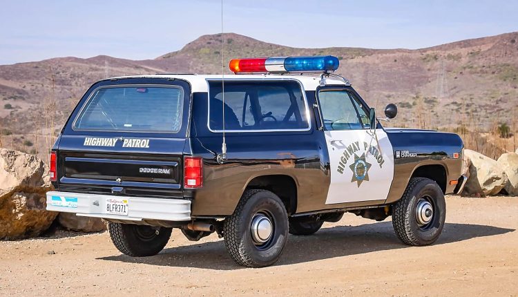 1982 dodge ramcharger 4×4 police car (1)