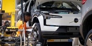 Volvo різко скоротить витрати через погані продажі