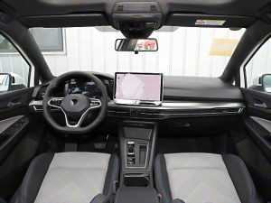 1759080539558 Новий Volkswagen Golf 2026 вже в Китаї: Дешевший удвічі, оновлений салон та повернення фізичних кнопок