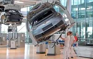 Volkswagen зупиняє виробництво Golf через дефіцит чипів