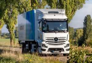 ⚡️ Електрична Битва Титанів: Mercedes-Benz eActros 400 — чому він везе БІЛЬШЕ, ніж eActros 600, і має 40 конфігурацій?