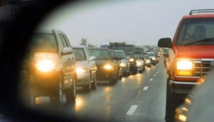 Чому з 1 жовтня кожен водій в Україні повинен вмикати світло фар