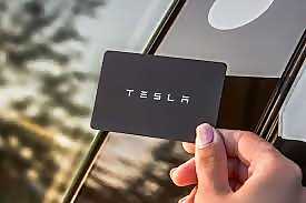 Tesla припиняє надавати безкоштовні ключ-карти для нових Model 3 та Model Y