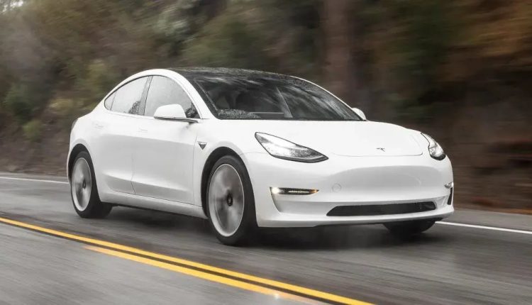 Автоновини: Рекордний імпорт авто в Україні – електромобілі лідирують, а вживані машини не здають позицій