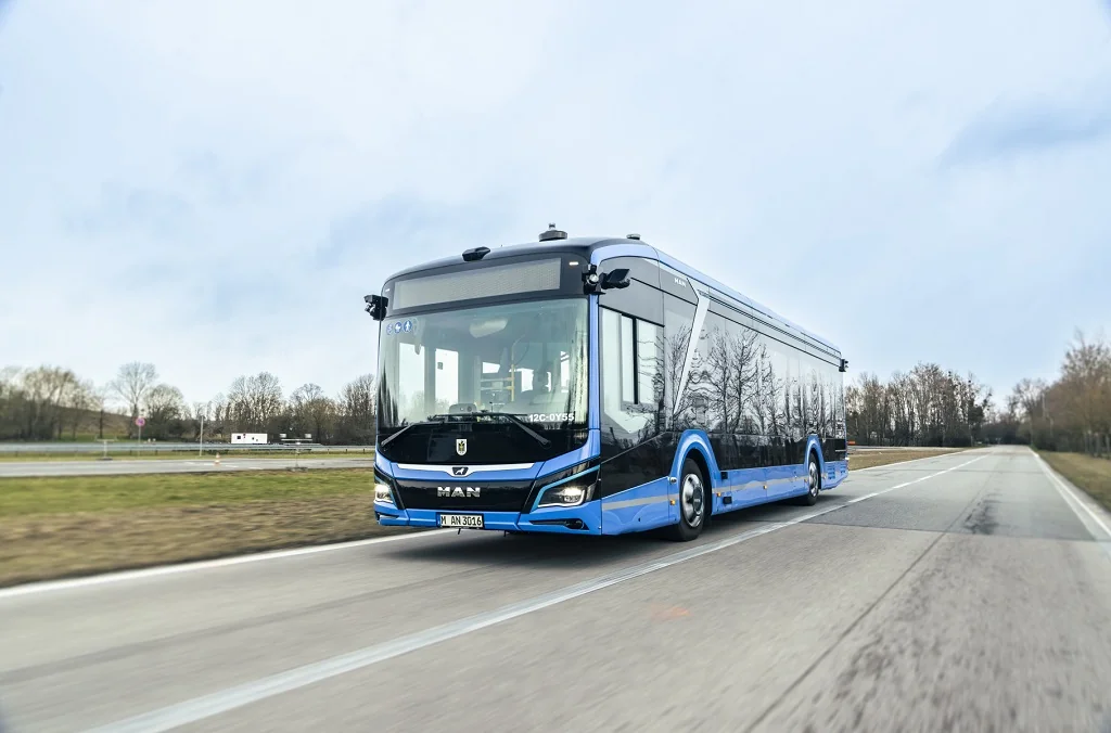 Автоновини: MAN вивів автономний електробус на вулиці Мюнхена
