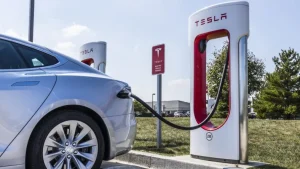 Автоновини: Tesla дозволила екстрено залишати Supercharger
